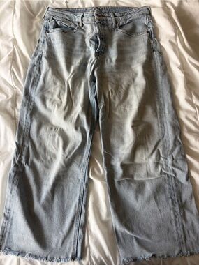 Old Navy Sky Hi Wide Leg Light Wash Jeans Size 12 Short